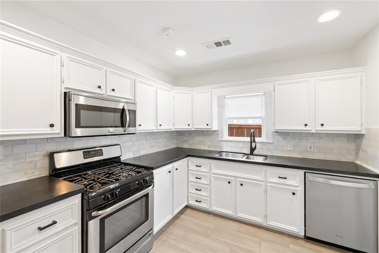 Photo 14 of 30 - 1031 W Melwood St, Houston, TX 77009