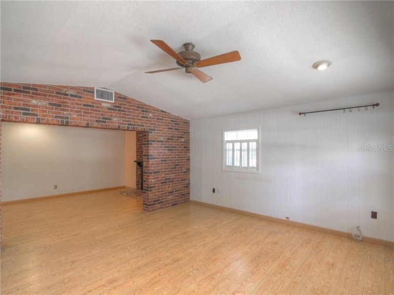 Photo 8 of 23 - 111 Volusia Dr, Winter Haven, FL 33884