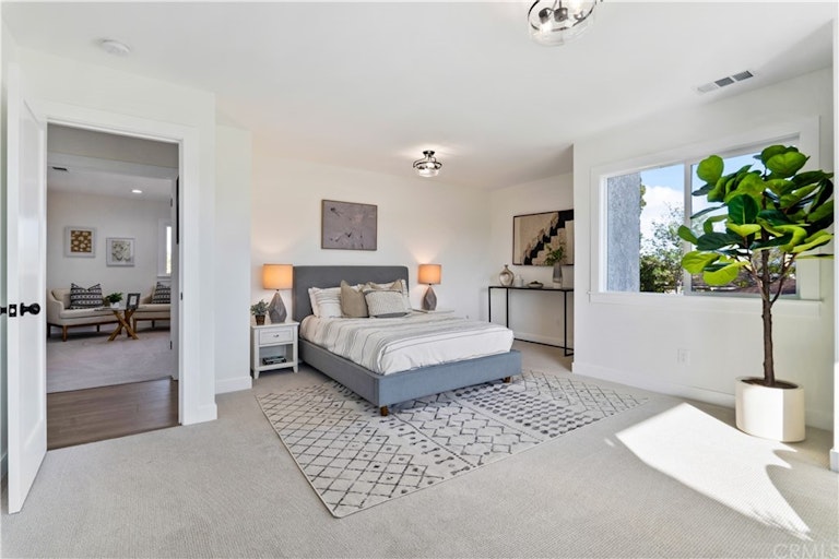 Photo 21 of 37 - 1166 E Claiborne Dr, Long Beach, CA 90807