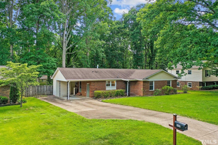 Photo 2 of 38 - 408 Chadwick Dr, Raleigh, NC 27609