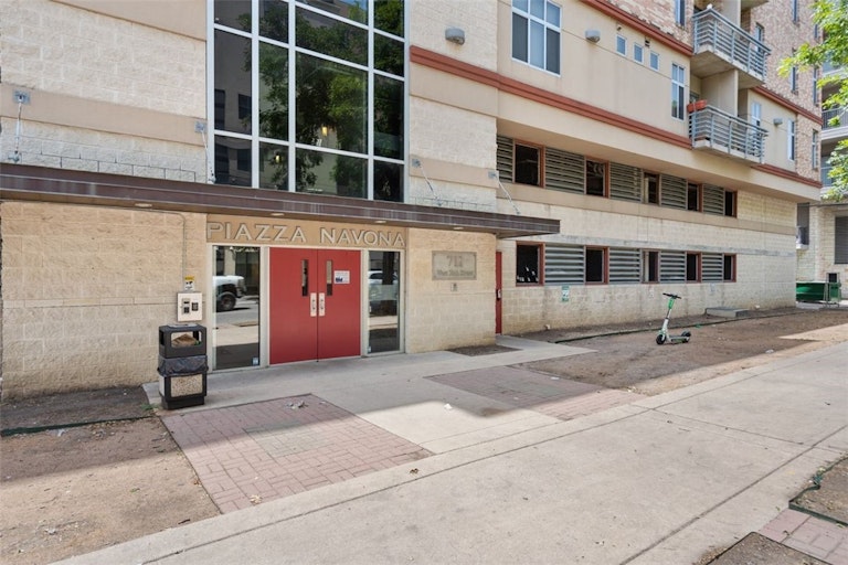 Photo 31 of 32 - 711 W 26th St #701, Austin, TX 78705
