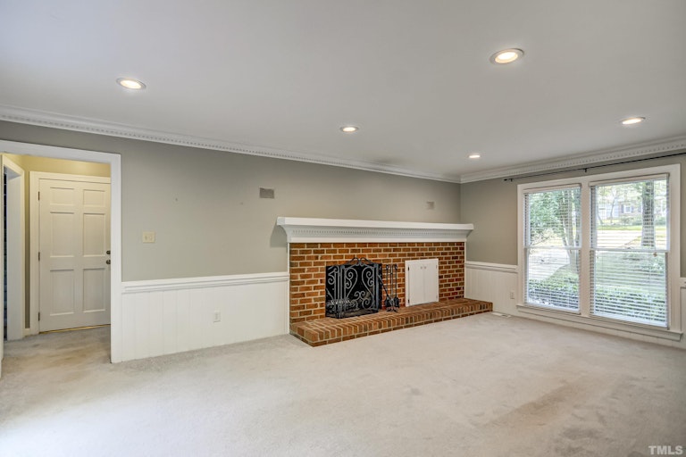 Photo 9 of 34 - 8608 Windjammer Dr, Raleigh, NC 27615