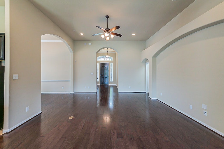 Photo 14 of 35 - 13707 Parkers Cove Ct, Houston, TX 77044