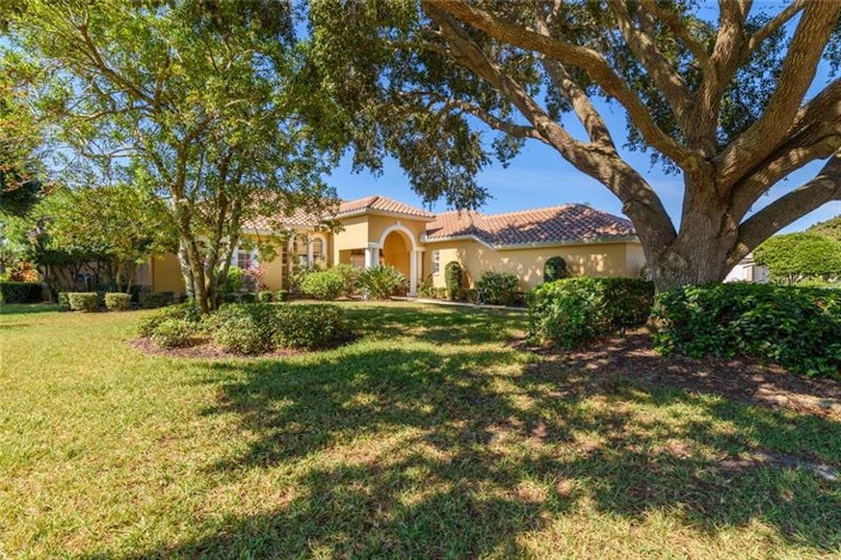 Photo 1 of 25 - 6659 Saint James Xing, University Park, FL 34201