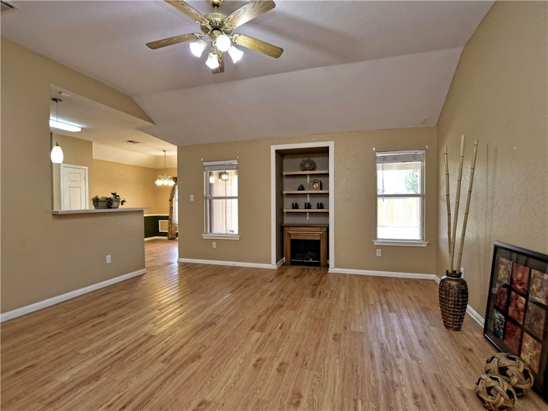 Photo 5 of 30 - 300 Katy Xing, Georgetown, TX 78626
