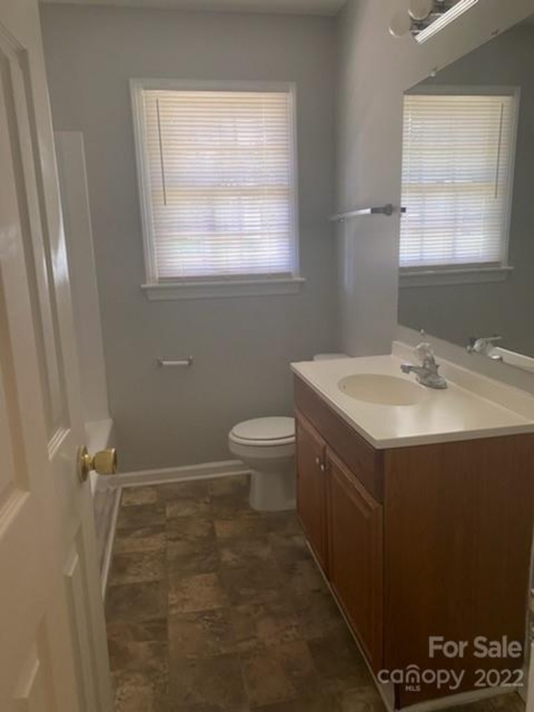 Photo 9 of 23 - 933 Clanton Rd, Charlotte, NC 28217