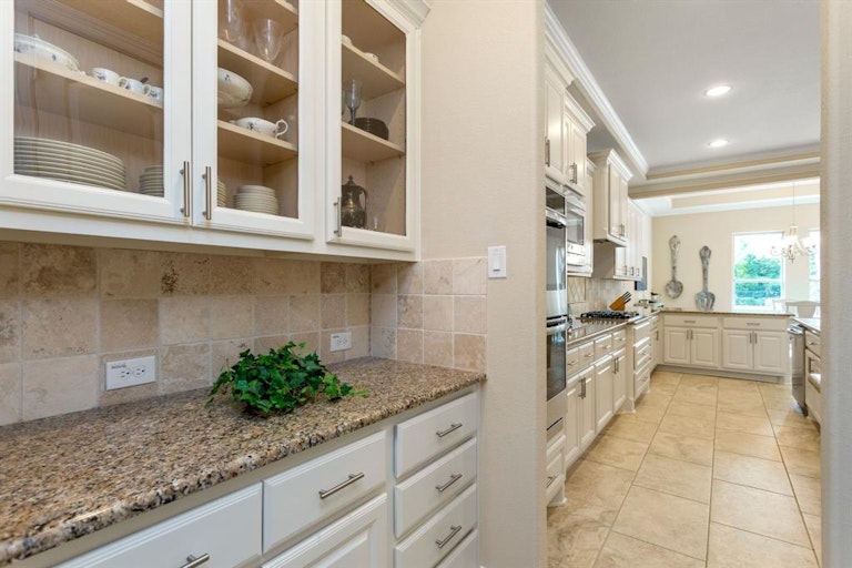 Photo 12 of 50 - 5122 Kirbster Ln, Missouri City, TX 77459