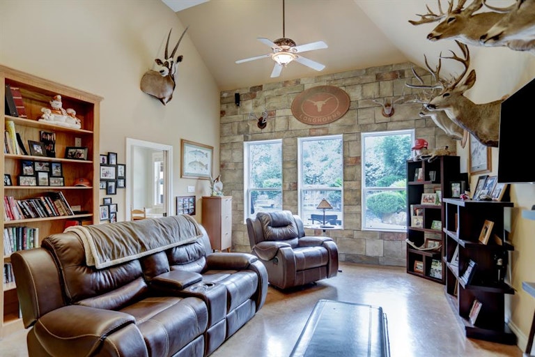 Photo 14 of 34 - 7811 Bent Green Ln, Spring, TX 77389