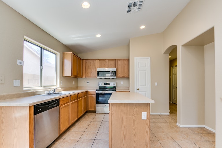 Photo 2 of 32 - 10805 W Cambridge Ave, Avondale, AZ 85392