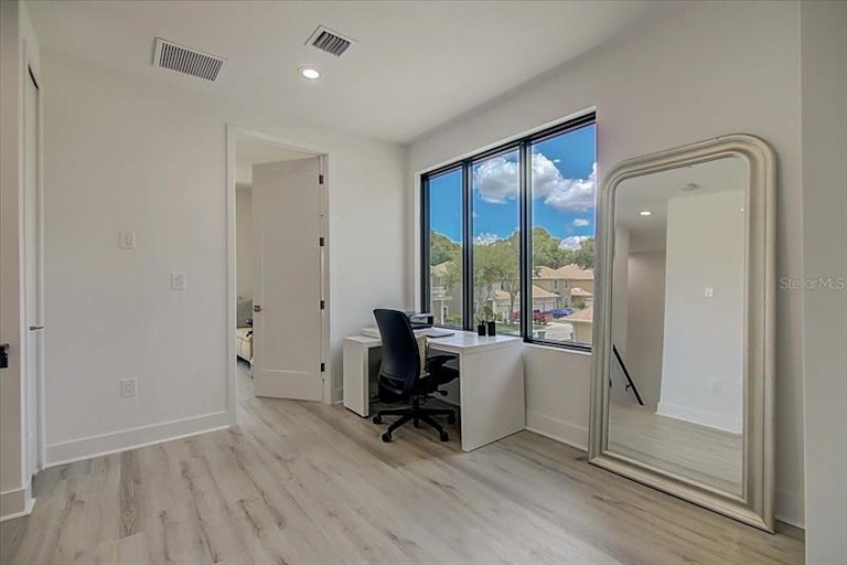 Photo 14 of 42 - 8723 Palm Ranches Pl, Tampa, FL 33614