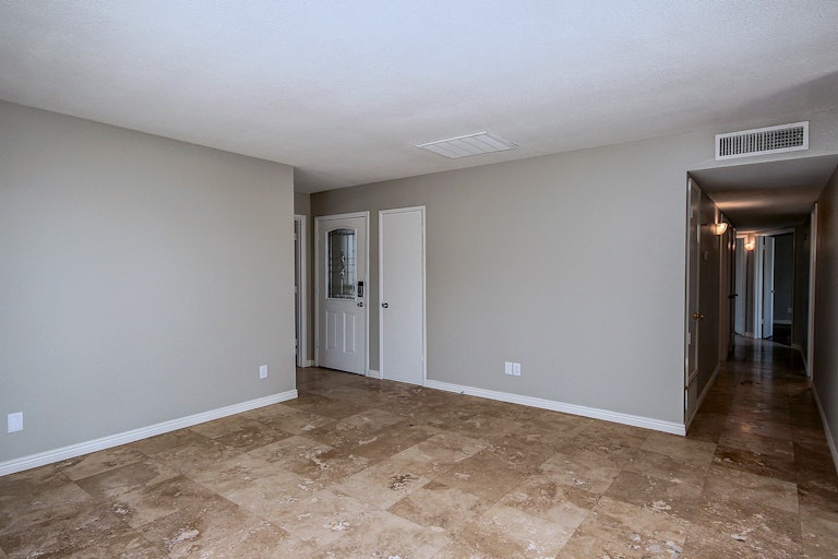 Photo 10 of 21 - 4820 N 87th Ave, Phoenix, AZ 85037