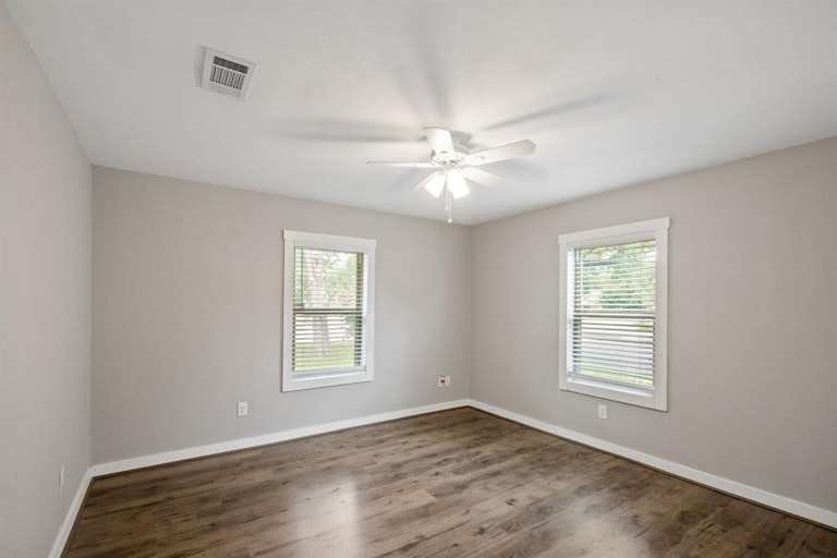 Photo 13 of 21 - 3838 Alsace St, Houston, TX 77021