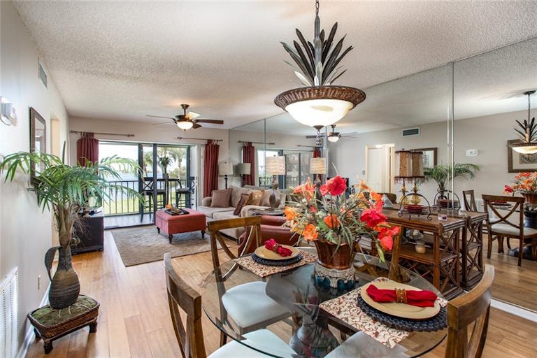 Photo 9 of 32 - 6295 Bahia Del Mar Cir #213, Saint Petersburg, FL 33715