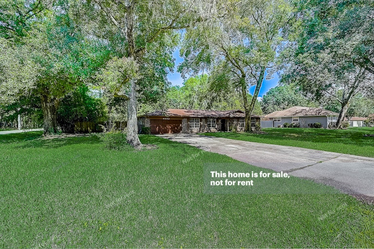 Photo 12 of 38 - 6382 Johnnie Cir W, Jacksonville, FL 32244
