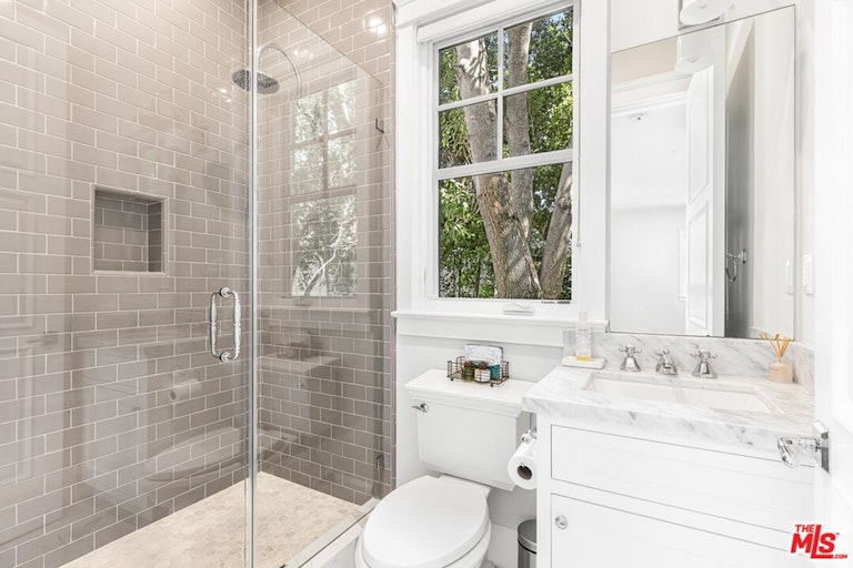 Photo 44 of 52 - 17524 Jayden Ln, Encino, CA 91316