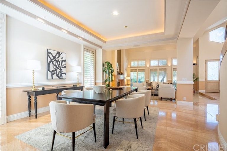 Photo 22 of 72 - 10214 Candleberry Ln, Northridge, CA 91324
