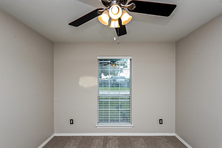 Photo 16 of 20 - 317 Oxford St, Burleson, TX 76028