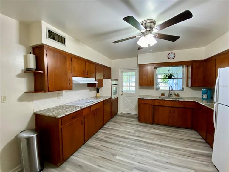 Photo 7 of 60 - 4081 Lake Marianna Dr, Winter Haven, FL 33881