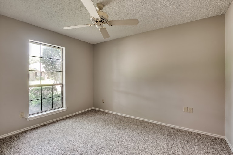 Photo 20 of 27 - 2618 Meadowridge Dr, Garland, TX 75044