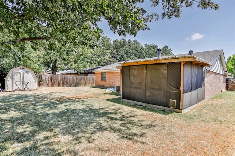 Photo 25 of 28 - 716 Fair Meadows Dr, Saginaw, TX 76179