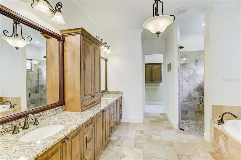 Photo 14 of 35 - 14722 Secret Harbor Pl, Lakewood Ranch, FL 34202