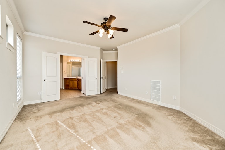 Photo 5 of 26 - 4310 Bluffview Dr, Sachse, TX 75048