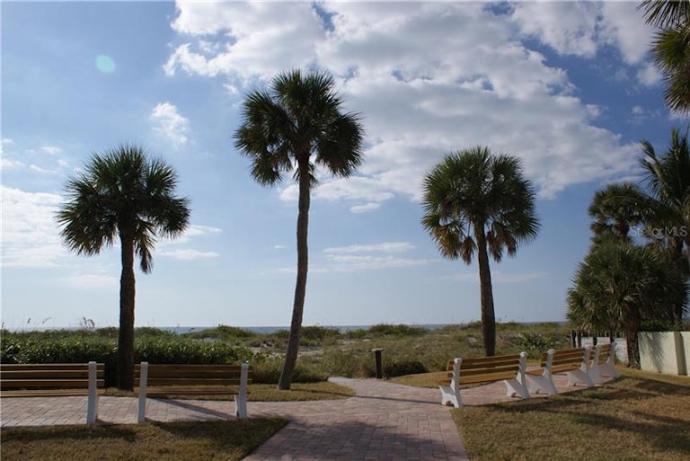 Photo 21 of 25 - 600 Harbor Dr S, Venice, FL 34285
