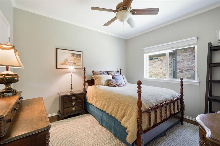 Photo 19 of 40 - 7336 Williamswood Dr, Dallas, TX 75252