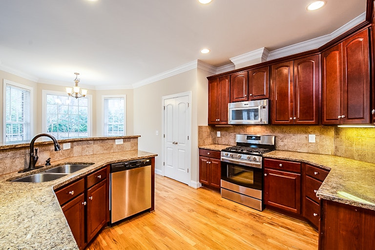 Photo 5 of 28 - 1804 Blackstone Dr, Durham, NC 27712