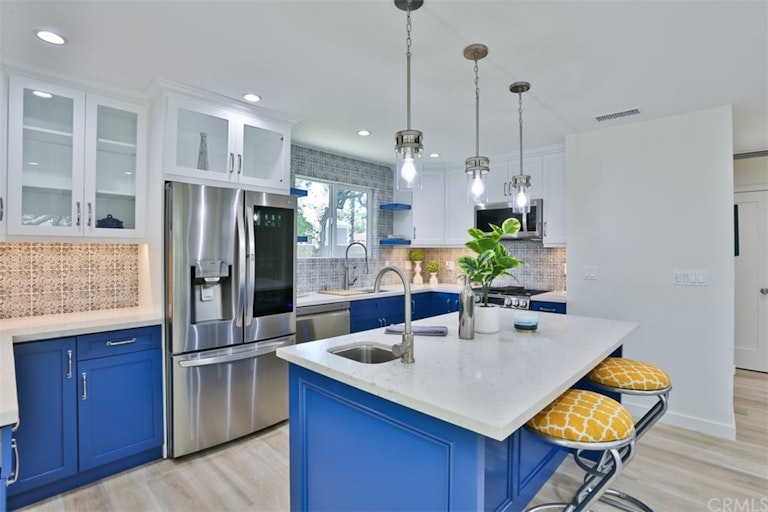 Photo 12 of 36 - 4211 W Woodland Ave, Burbank, CA 91505