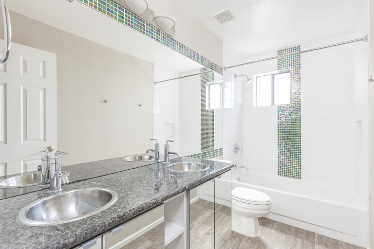 Photo 18 of 29 - 802 E Meadow Ln, Phoenix, AZ 85022