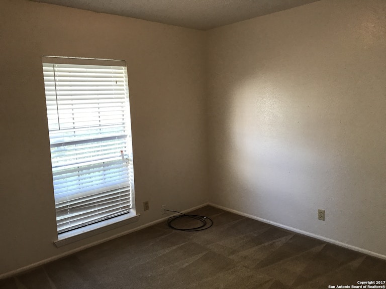 Photo 10 of 17 - 14227 Ridge Meadow Dr, San Antonio, TX 78233