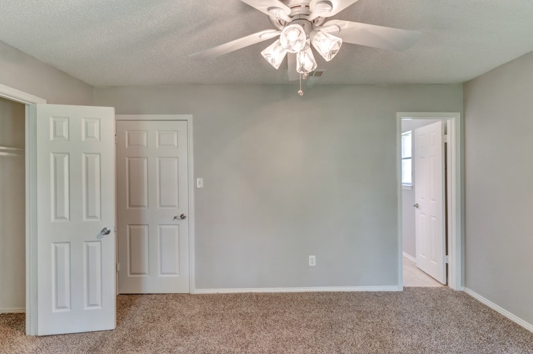 Photo 19 of 22 - 8308 Elm Ct, North Richland Hills, TX 76182