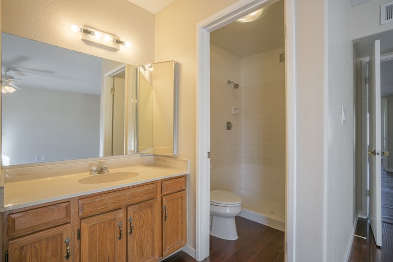 Photo 12 of 29 - 3111 W Woodridge Dr, Phoenix, AZ 85053