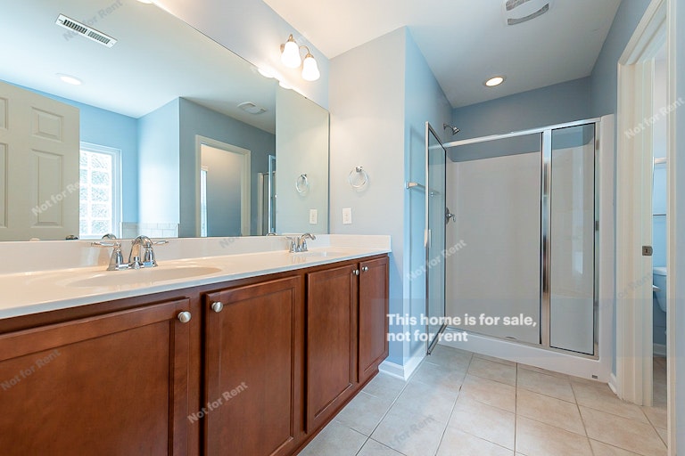 Photo 6 of 25 - 1024 Ileagnes Rd, Raleigh, NC 27603