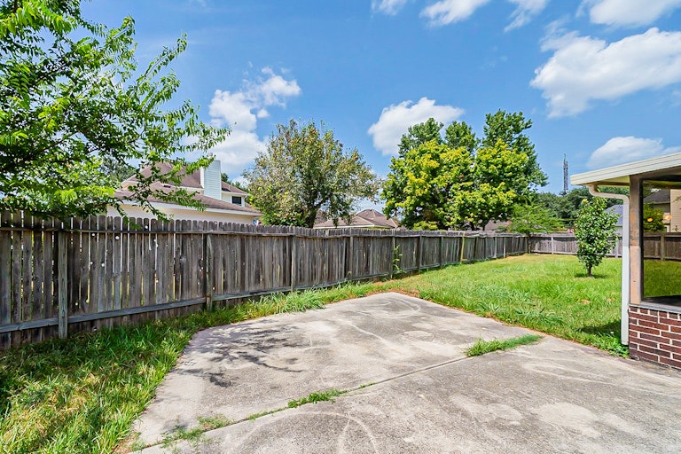 Photo 32 of 35 - 2731 Briarloch Ln, Houston, TX 77073