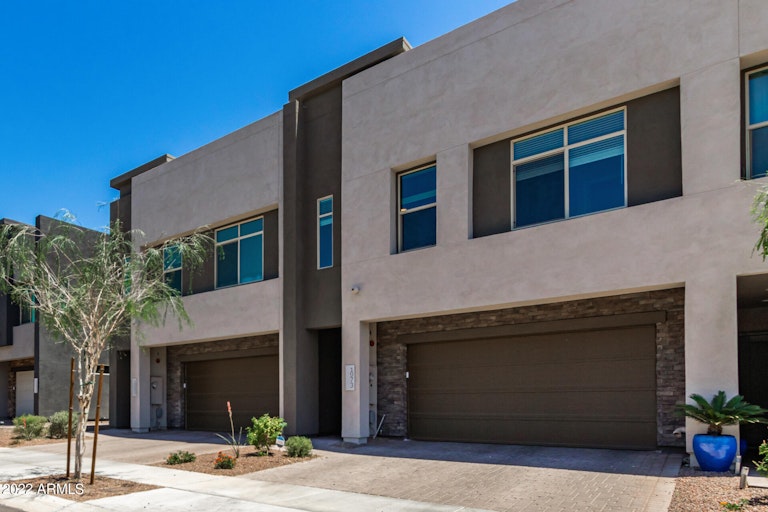 Photo 34 of 49 - 1973 W Kinfield Trl, Phoenix, AZ 85085