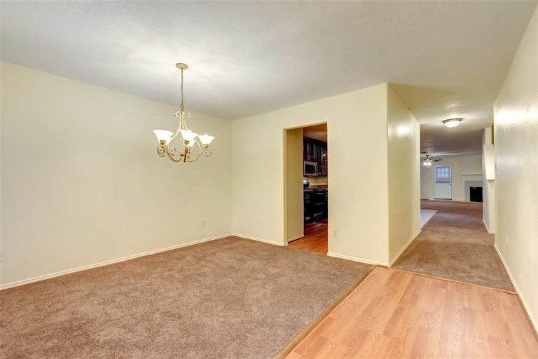 Photo 6 of 18 - 16807 Mission Ridge Ln, Houston, TX 77073