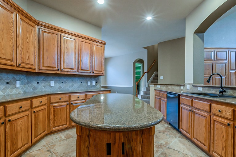 Photo 8 of 41 - 1900 Winchester St, McKinney, TX 75070