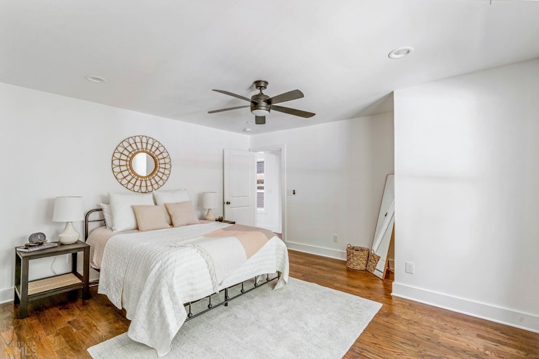 Photo 14 of 28 - 710 S Grand Ave NW, Atlanta, GA 30318