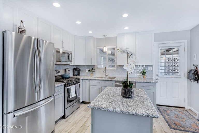 Photo 7 of 32 - 2528 E Blanche Dr, Phoenix, AZ 85032
