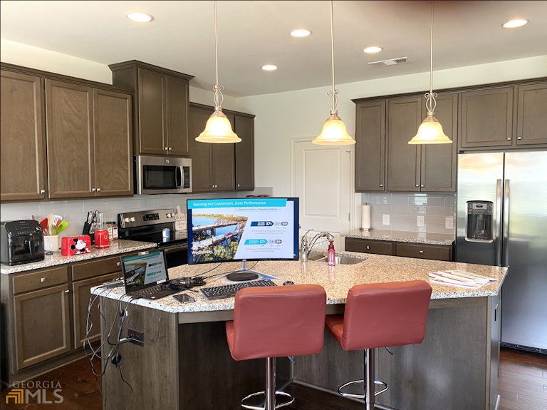Photo 12 of 40 - 5840 Keystone Ln, Lithonia, GA 30058