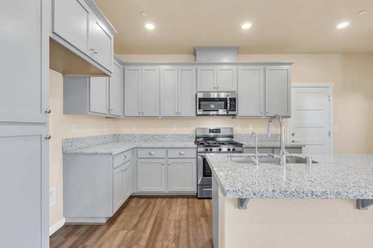 Photo 4 of 52 - 4334 Ocean Ln, Elk Grove, CA 95757