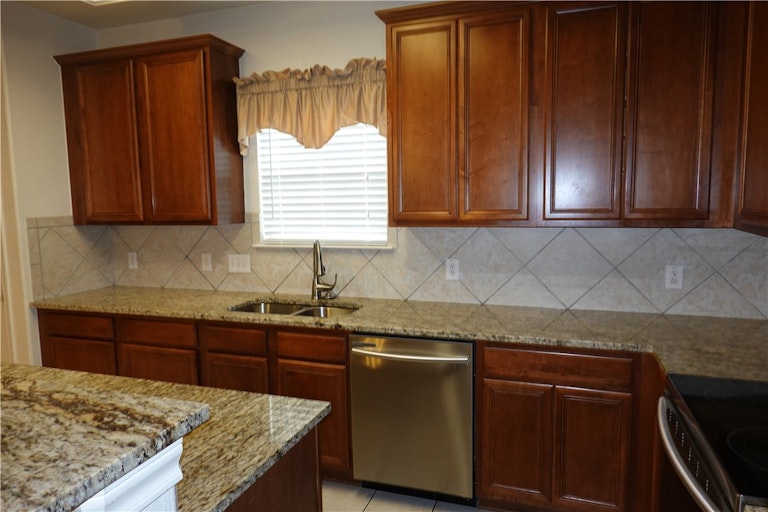 Photo 11 of 33 - 329 Island Oak Dr, Austin, TX 78748