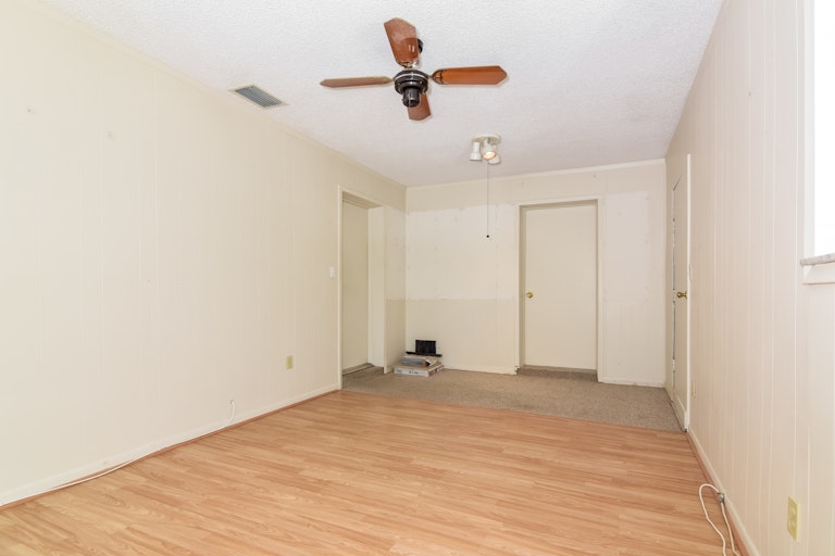 Photo 14 of 25 - 15472 Morgan St, Clearwater, FL 33760