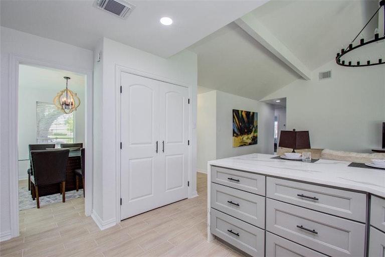 Photo 8 of 18 - 3101 Pilgrims Point Ln, Pearland, TX 77581