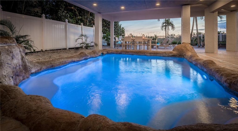 Photo 41 of 51 - 9924 Gulf Blvd, Treasure Island, FL 33706