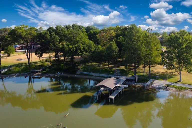 Photo 22 of 24 - 313 Lakeshore Dr, Waxahachie, TX 75165