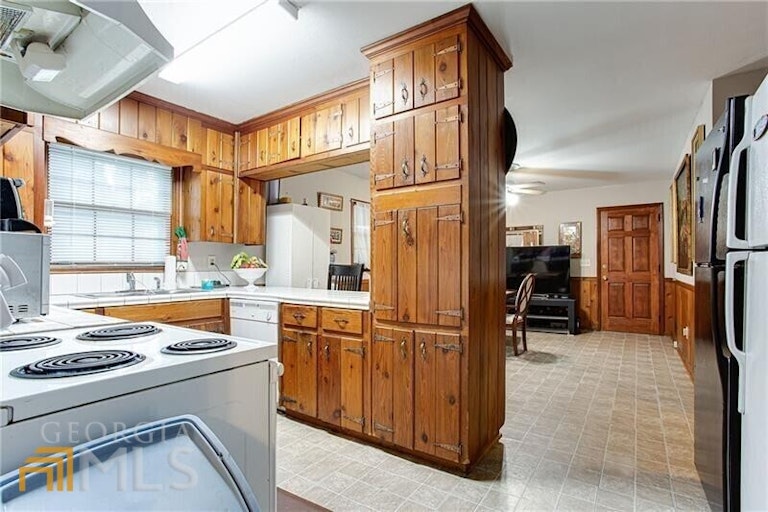 Photo 7 of 37 - 2612 Clairmont Rd NE, Atlanta, GA 30329