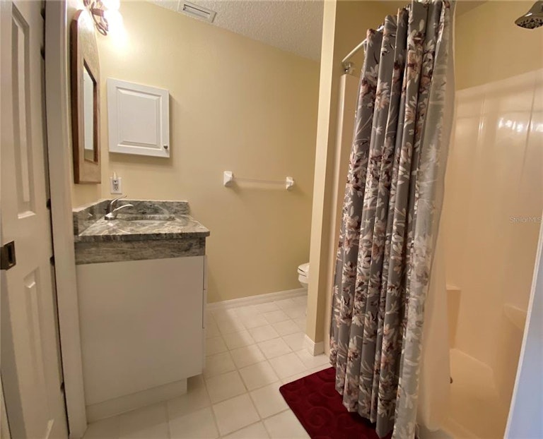 Photo 10 of 17 - 510 Baytree Blvd, Tavares, FL 32778